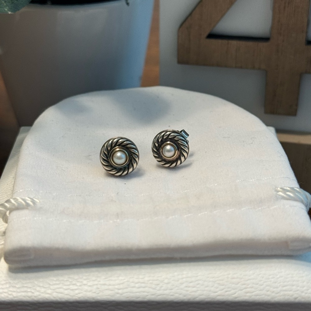 David Yurman Pearl Eattings